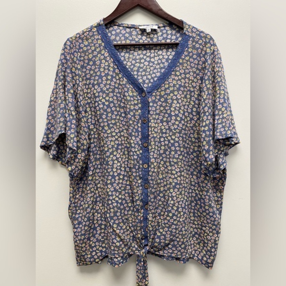4 for $25 🍒 mySTYLE Yellow & Blue Floral Button-Down Women Top